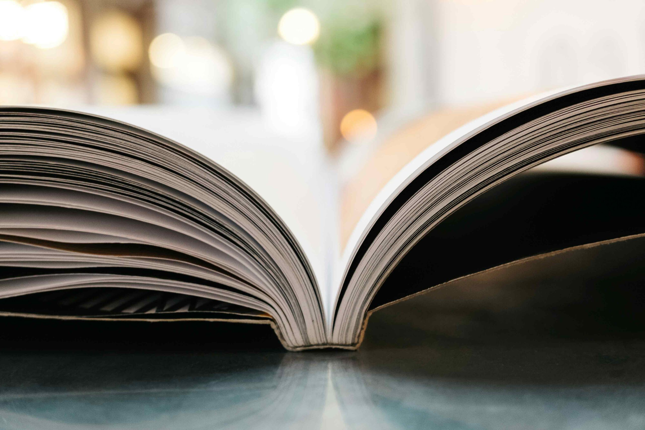 aufgeschlagenes Buch